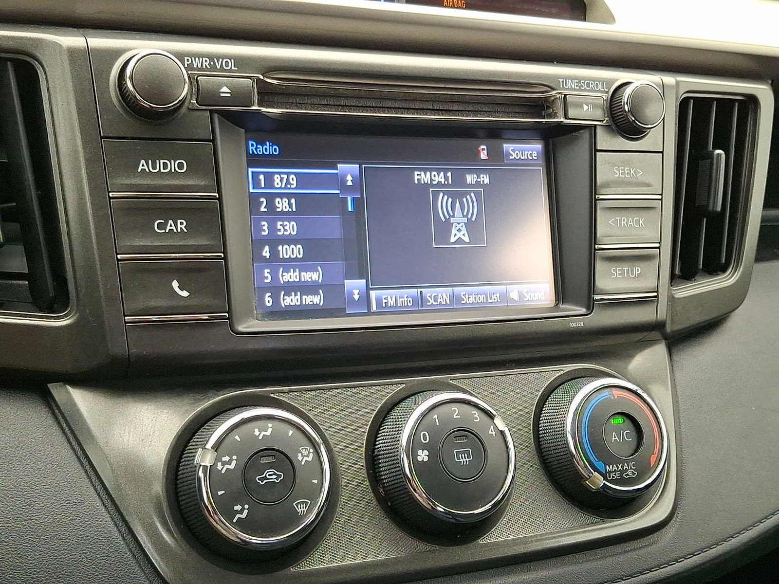 Used 2014 Toyota RAV4 LE image 14