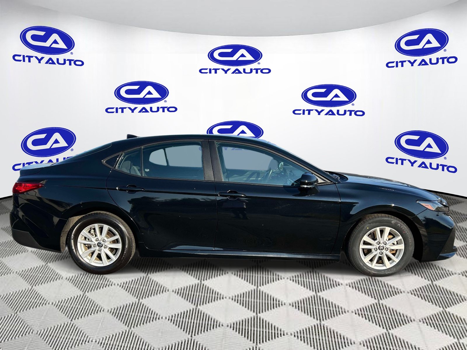 Used 2025 Toyota Camry LE FWD image 2
