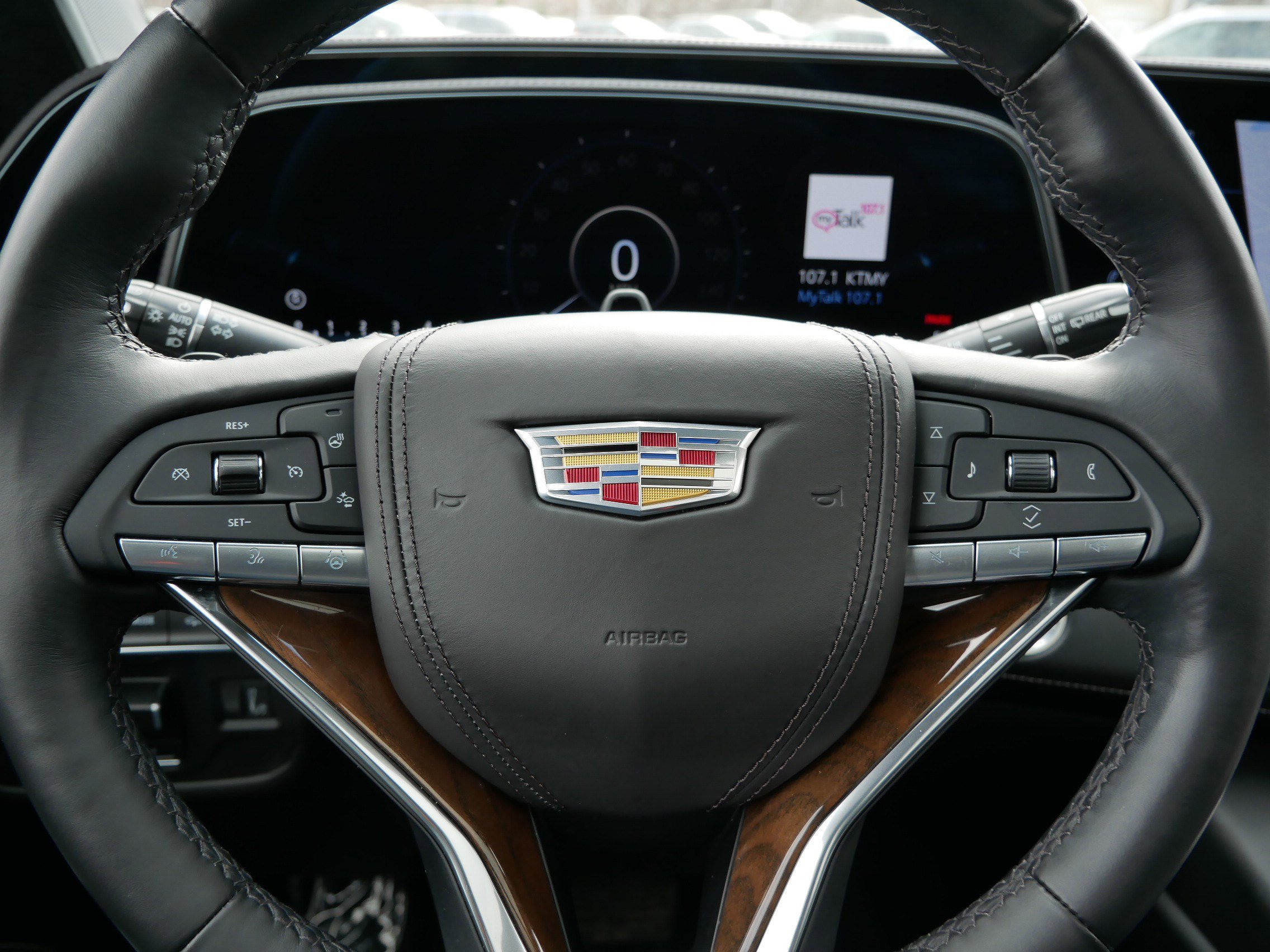 Used 2023 Cadillac Escalade Sport Platinum w/ LPO, ONYX Package image 26