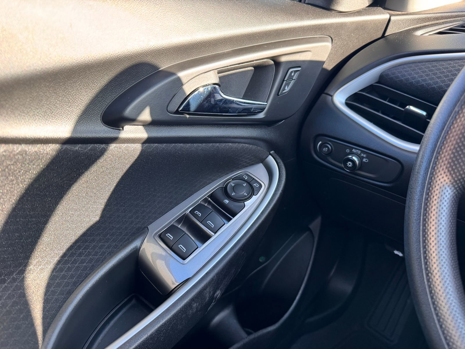 Used 2024 Chevrolet Malibu LT image 11