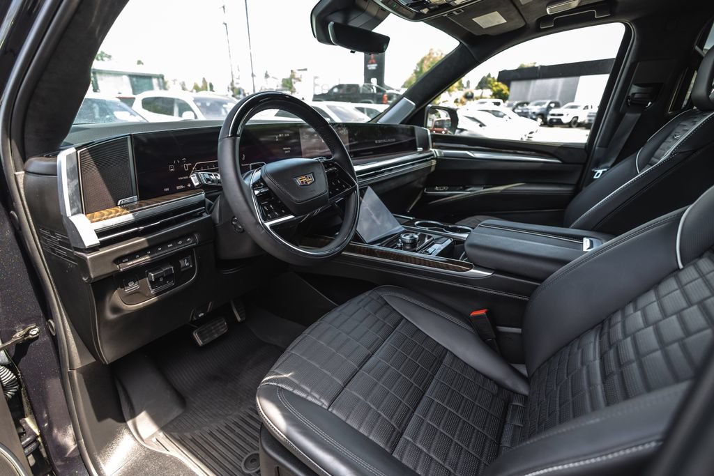 Used 2025 Cadillac Escalade Sport Platinum w/ LPO, Floor Liner Package AWD/4WD image 18