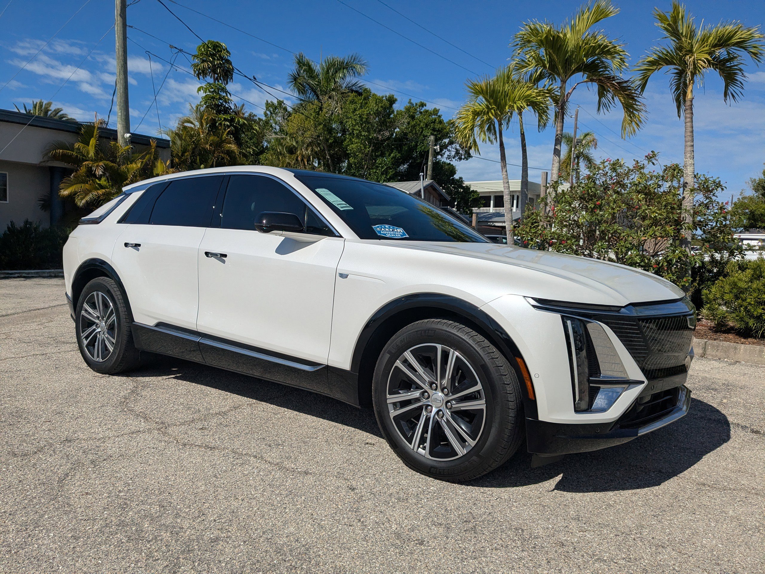 Used 2024 Cadillac Lyriq Luxury RWD image 2