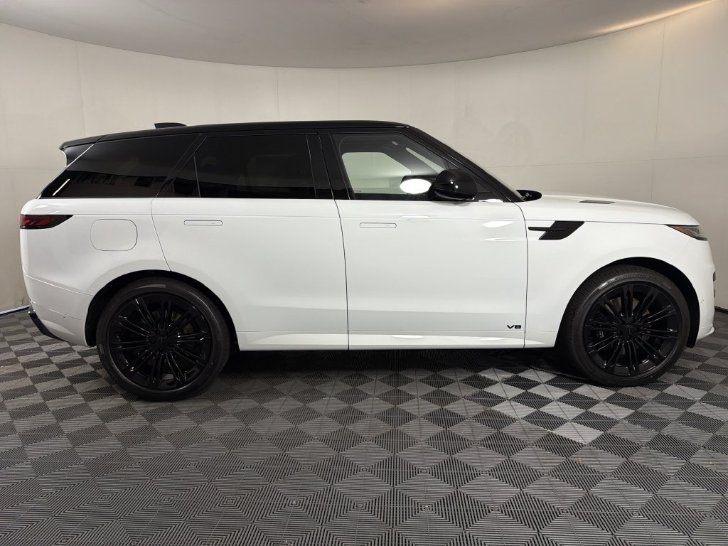 New 2027 Land Rover Range Rover Sport Dynamic SE AWD/4WD image 8