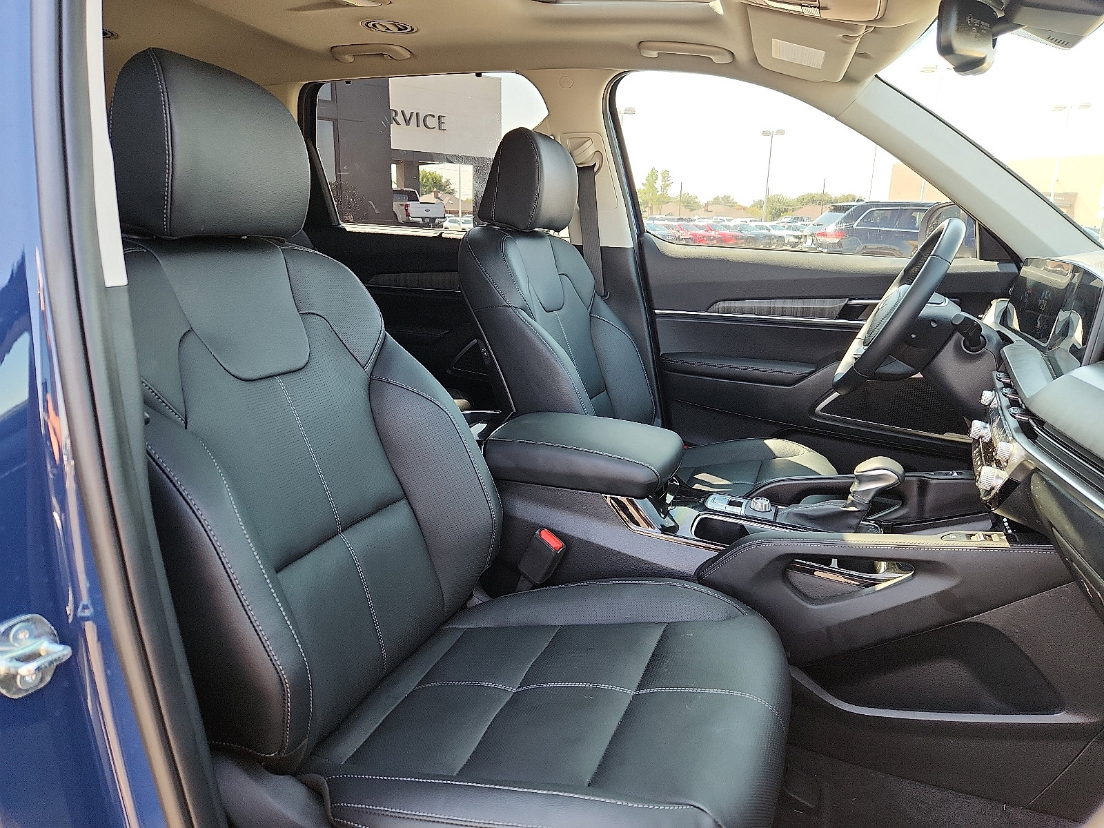 Used 2025 Kia Telluride EX w/ EX Captain's Chair Package image 15
