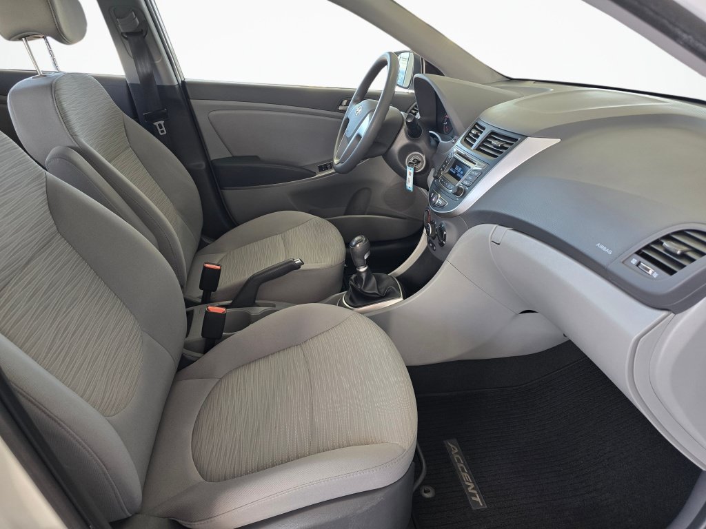 Used 2016 Hyundai Accent SE FWD image 40