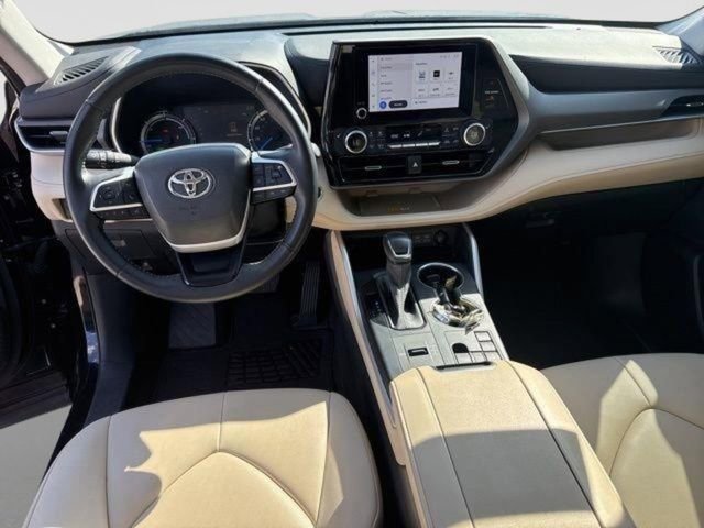 Used 2023 Toyota Highlander XLE AWD/4WD image 18