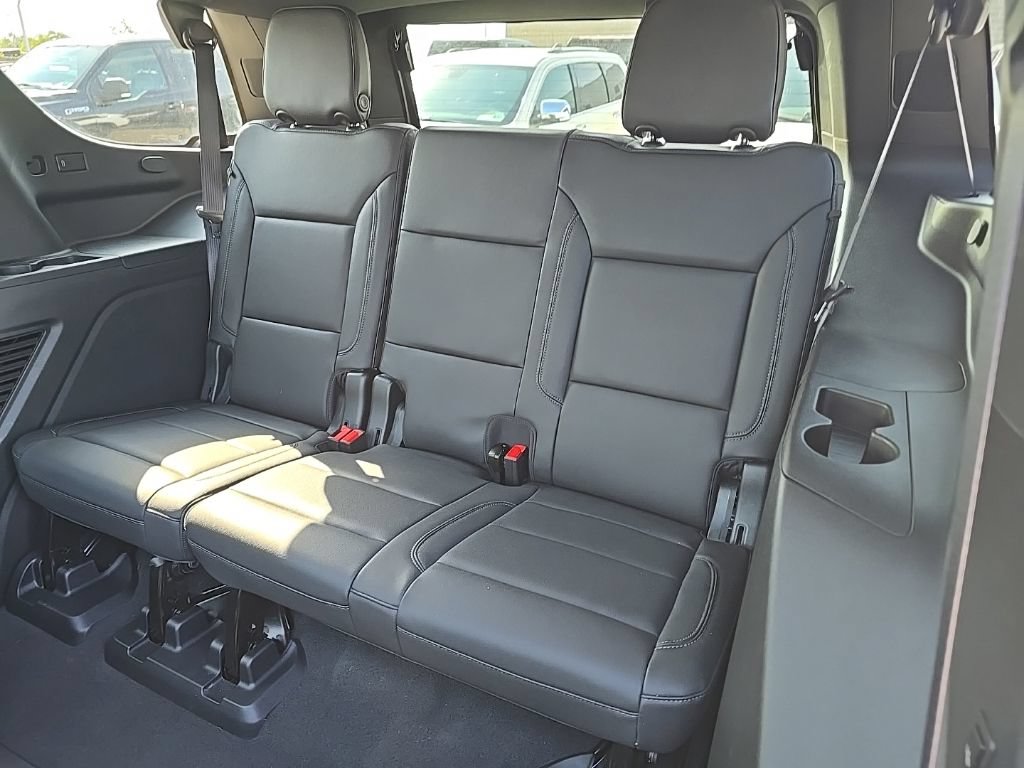 Used 2023 Chevrolet Tahoe Z71 w/ Luxury Package AWD/4WD image 20