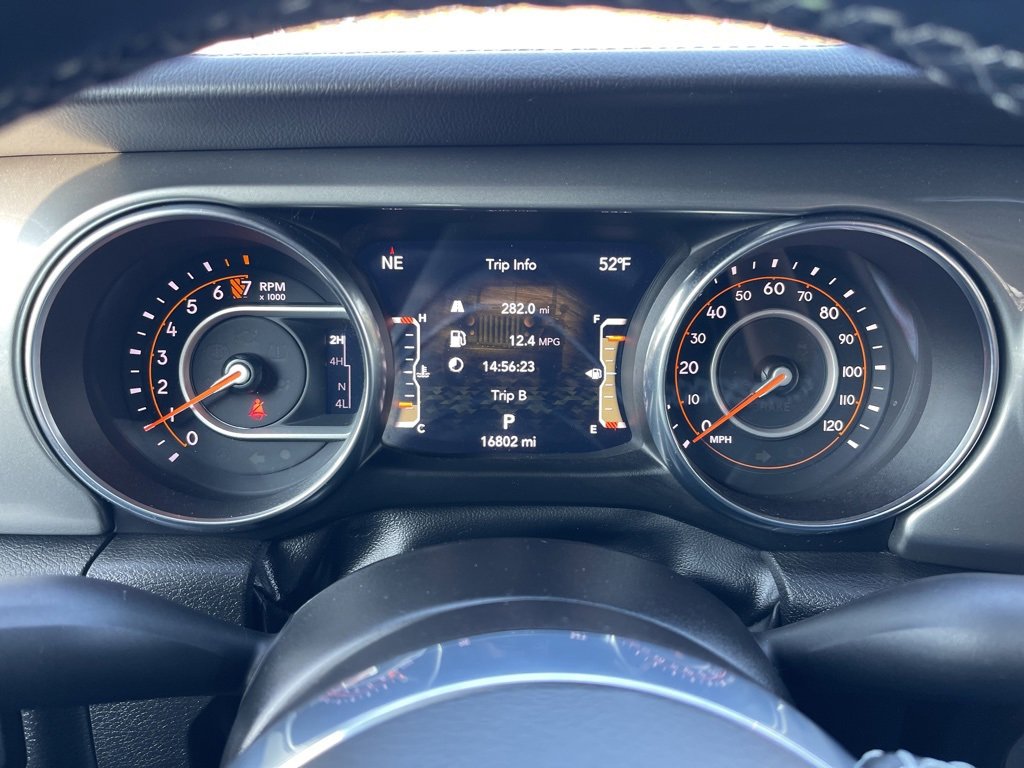 Used 2022 Jeep Gladiator Overland w/ Cold Weather Group image 9