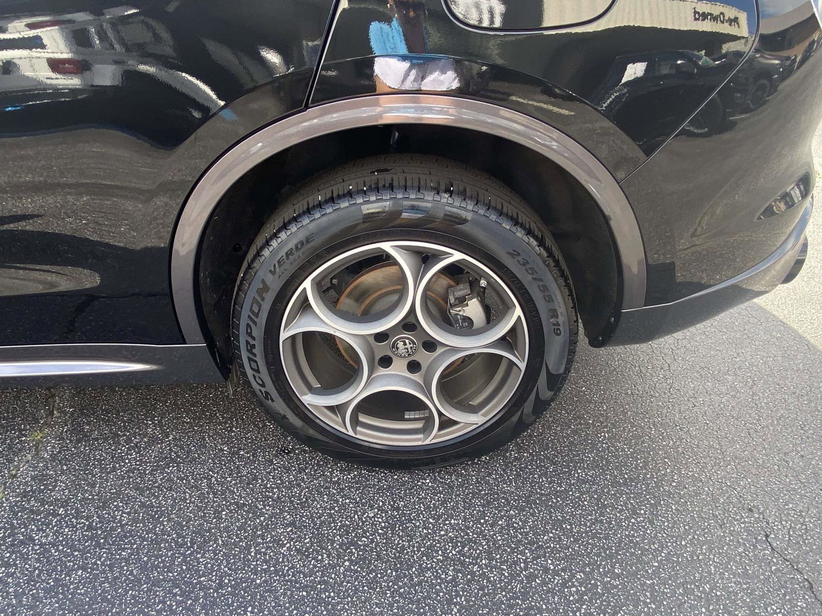 Used 2024 Alfa Romeo Stelvio Ti image 21