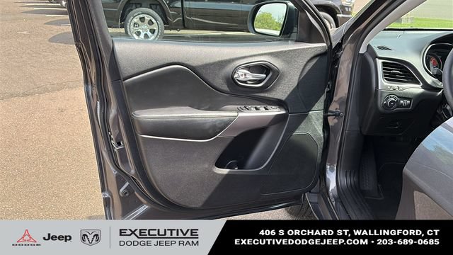 Used 2022 Jeep Cherokee Latitude Lux w/ Sun & Sound Group AWD/4WD image 9