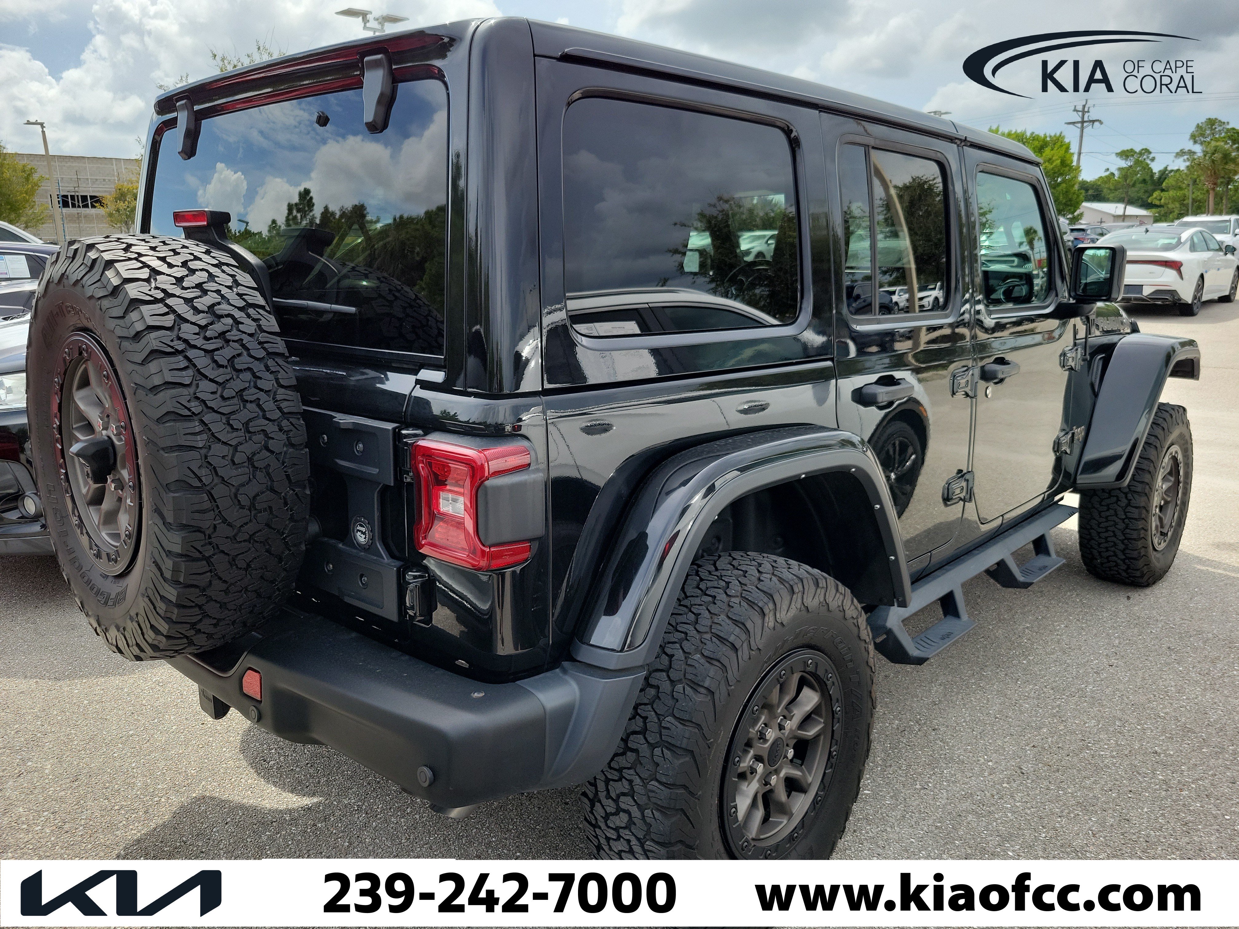 Used 2023 Jeep Wrangler Unlimited Rubicon 392 AWD/4WD image 10