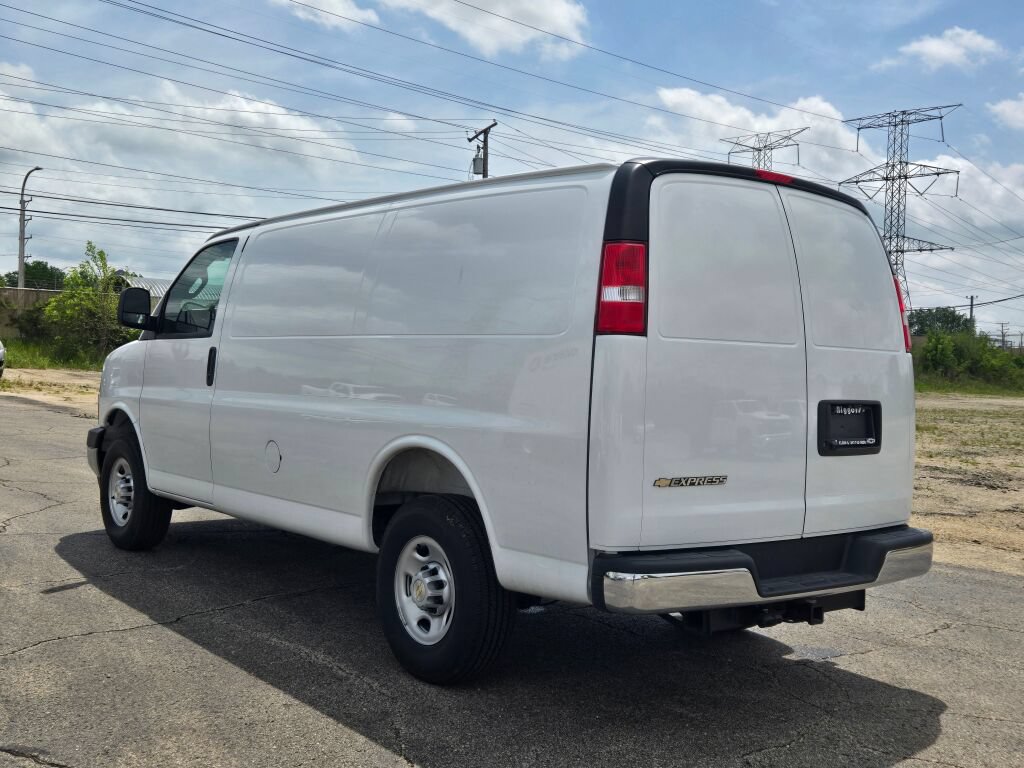 Used 2025 Chevrolet Express 2500 w/ Driver Convenience Package RWD image 14