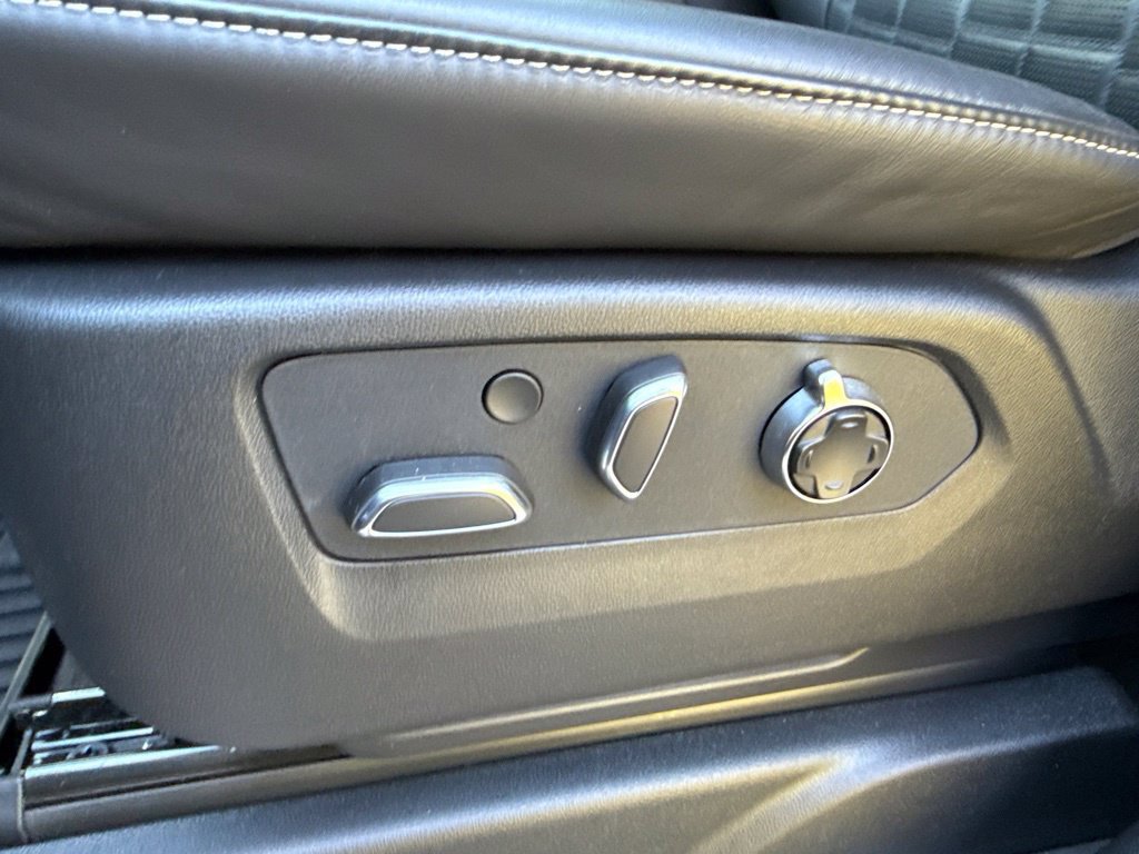 Used 2026 Cadillac Escalade Platinum Sport w/ LPO, Floor Liner Package AWD/4WD image 28