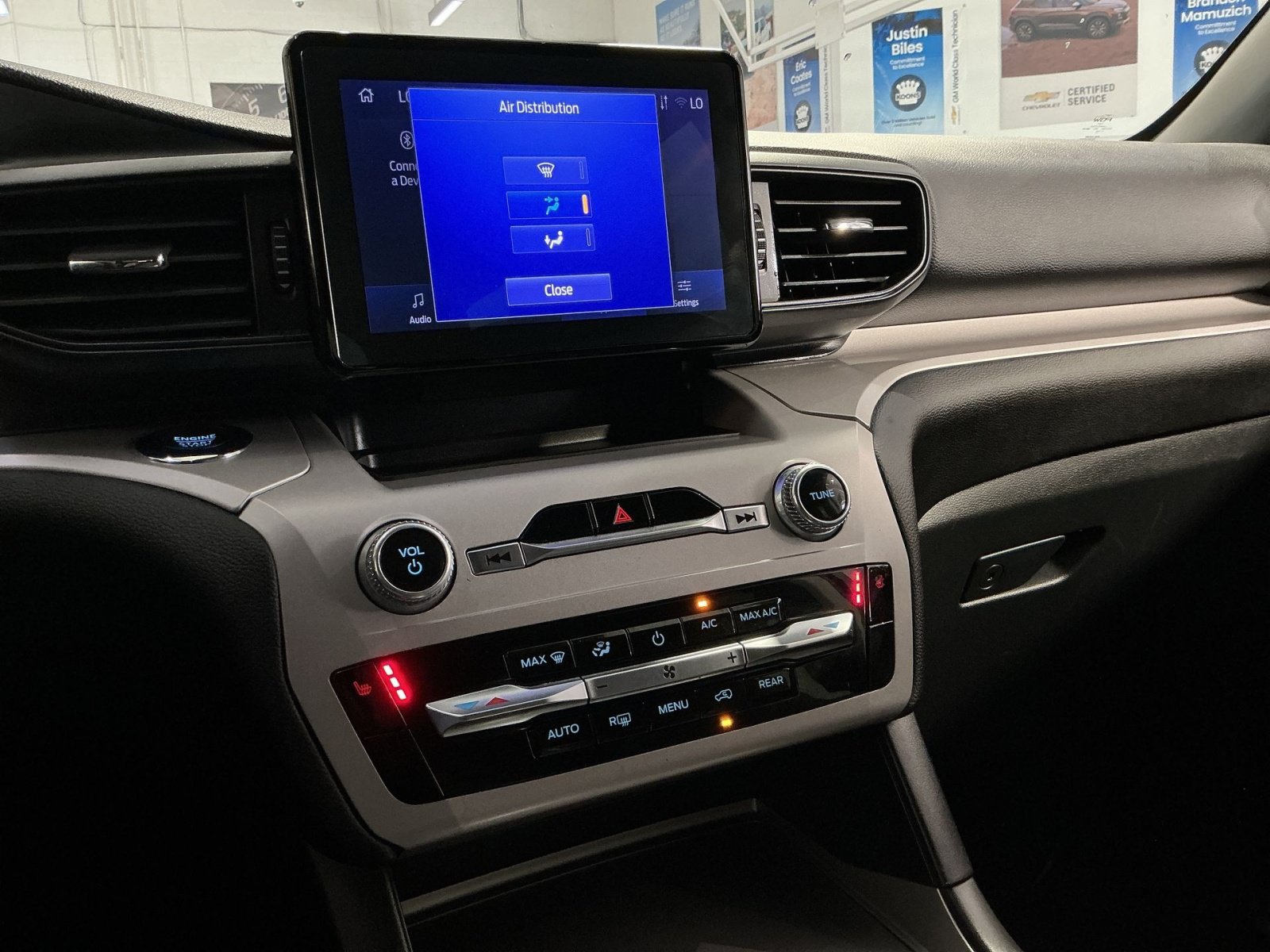 Used 2023 Ford Explorer XLT AWD/4WD image 21