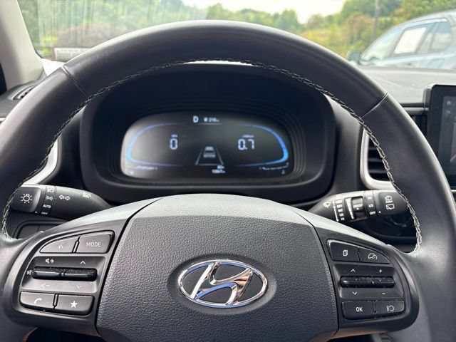 Used 2025 Hyundai Venue SEL FWD image 20