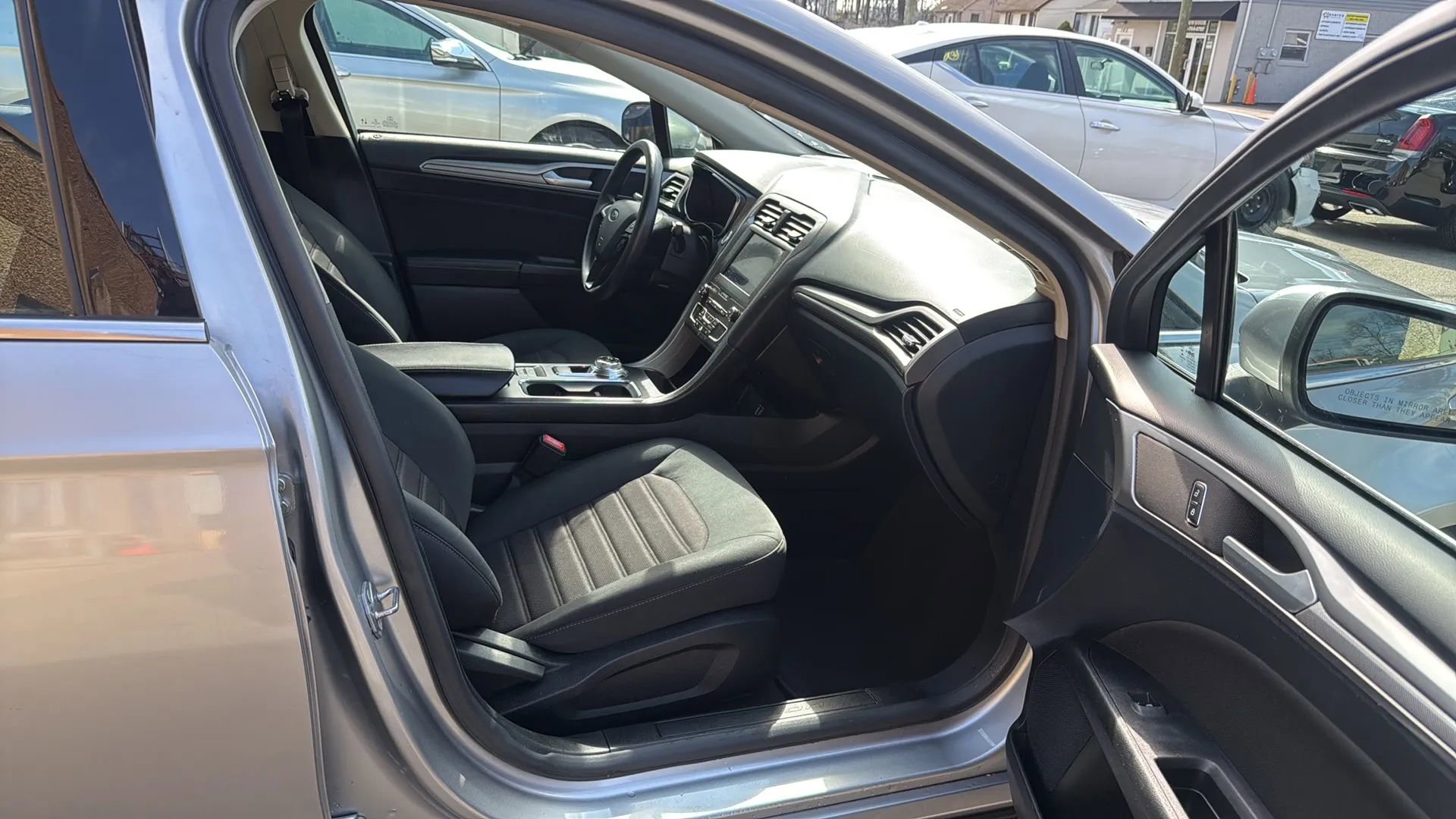 Used 2020 Ford Fusion SE image 25