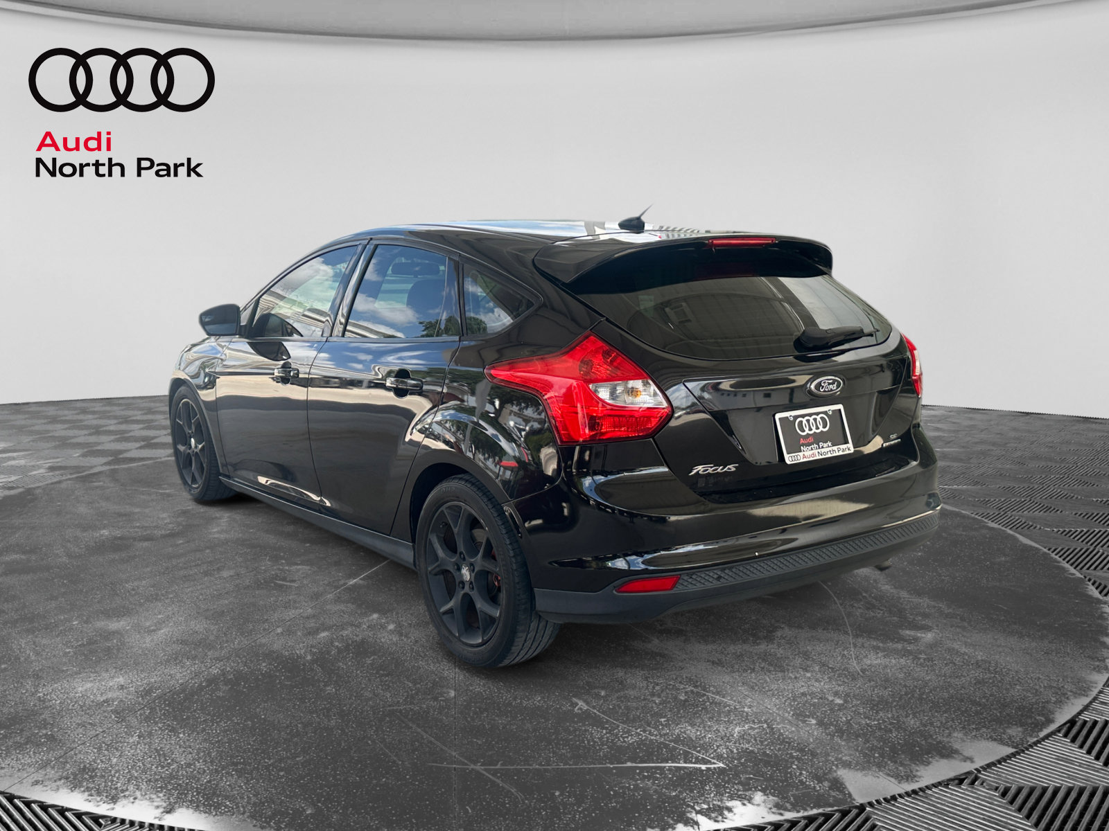 Used 2014 Ford Focus SE w/ Equipment Group 201A FWD image 3