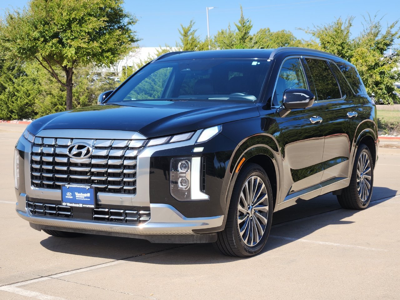 Used 2024 Hyundai Palisade Calligraphy AWD/4WD image 2