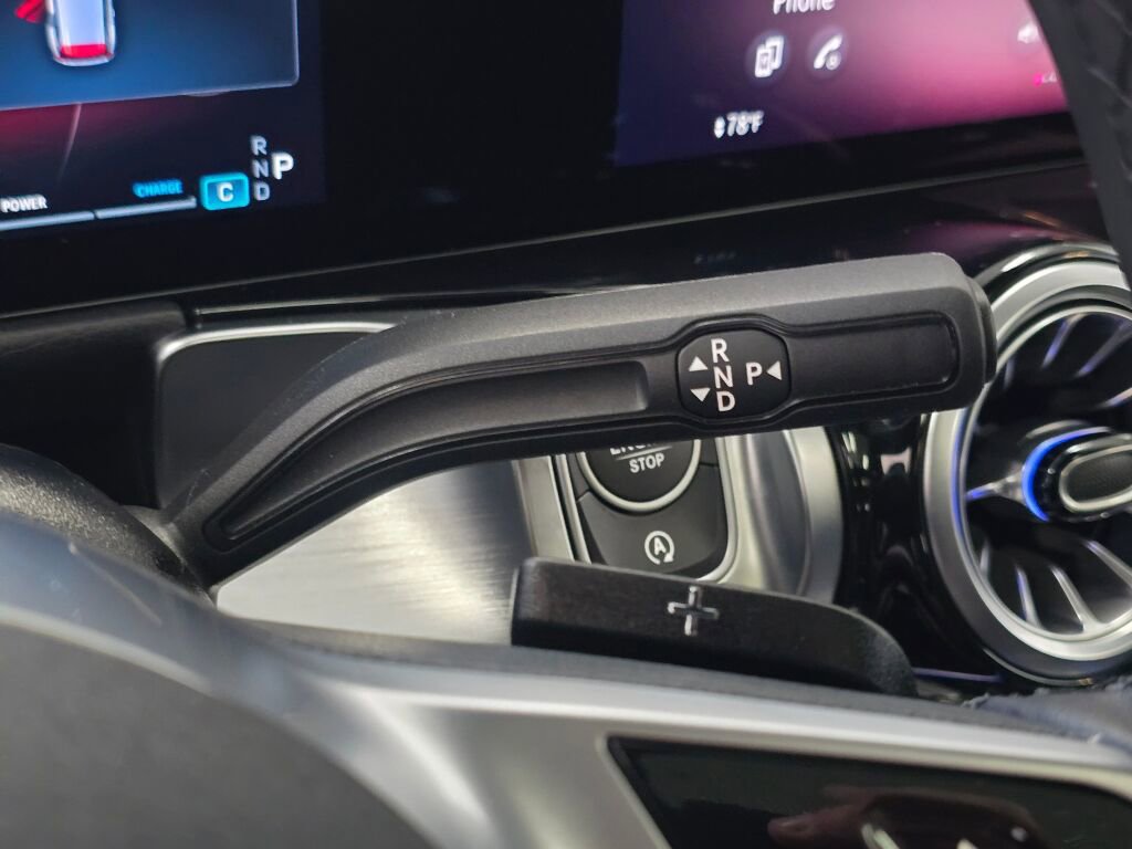 Used 2025 Mercedes-Benz GLB 250 4MATIC image 16