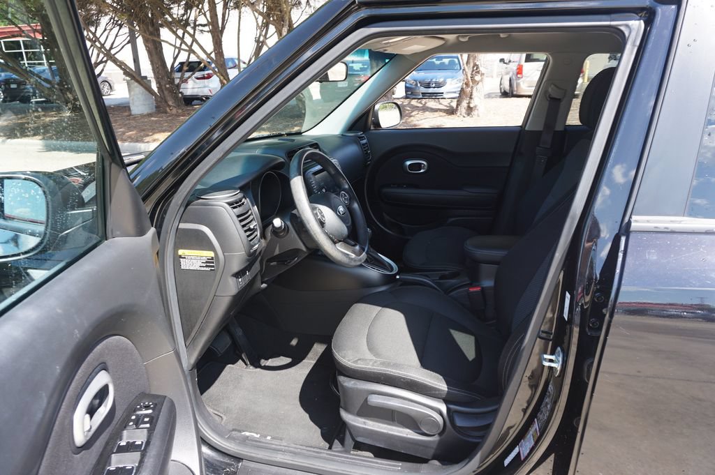 Used 2018 Kia Soul + FWD image 2
