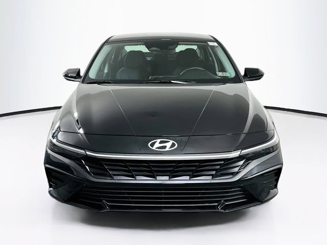 Certified 2026 Hyundai Elantra SE w/ Cargo Package FWD image 2
