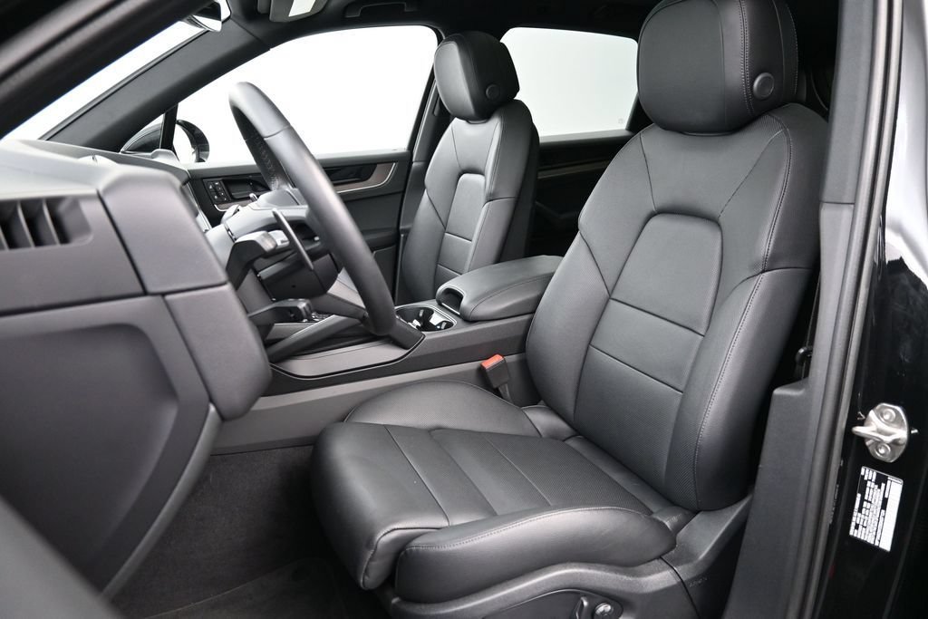Certified 2025 Porsche Cayenne AWD/4WD image 5