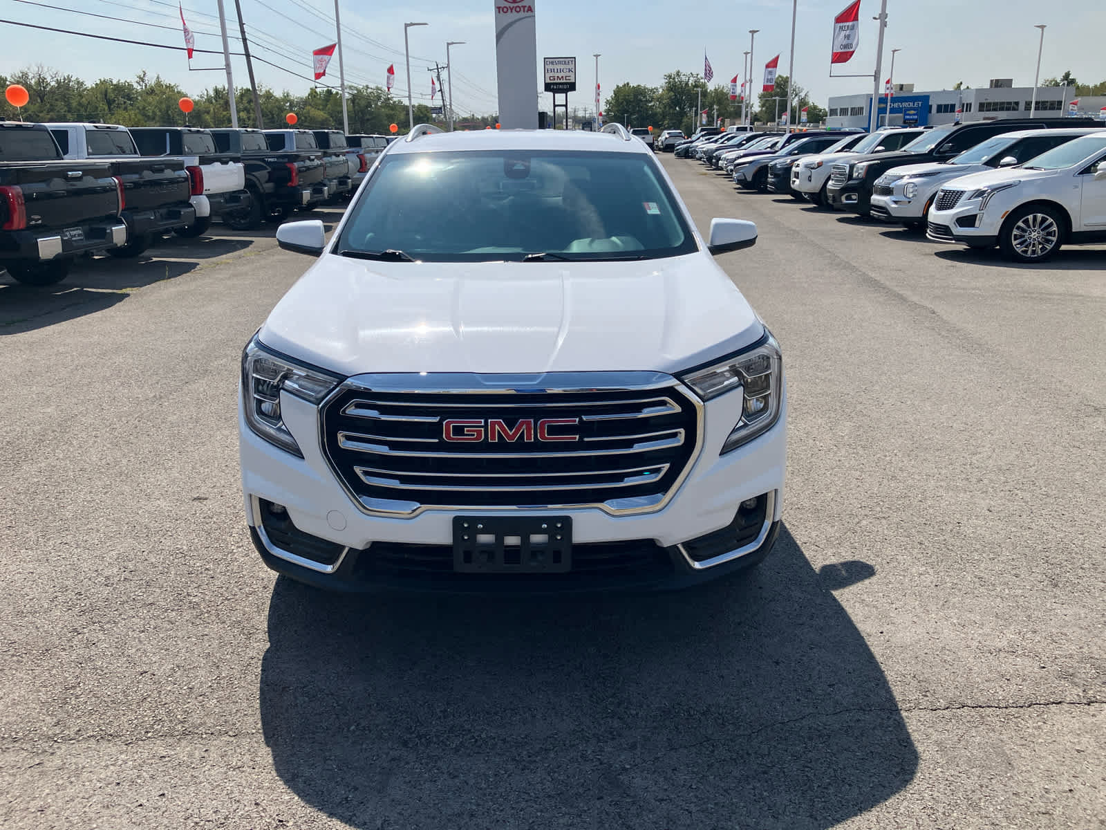 Used 2024 GMC Terrain SLT image 2