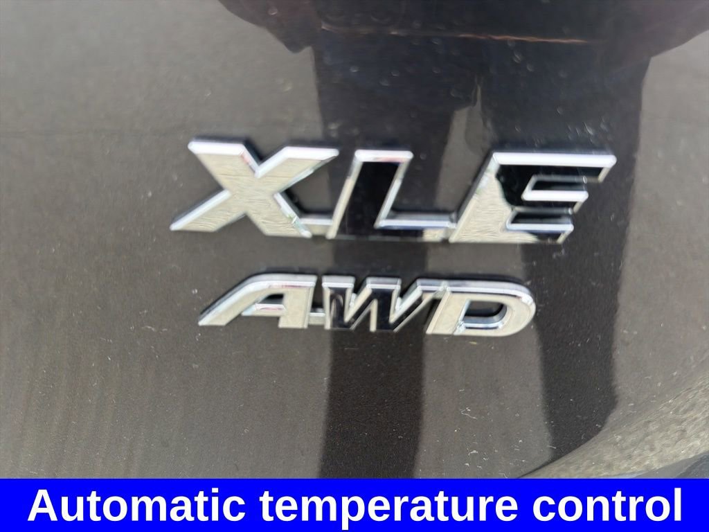 Used 2018 Toyota RAV4 XLE AWD/4WD image 6