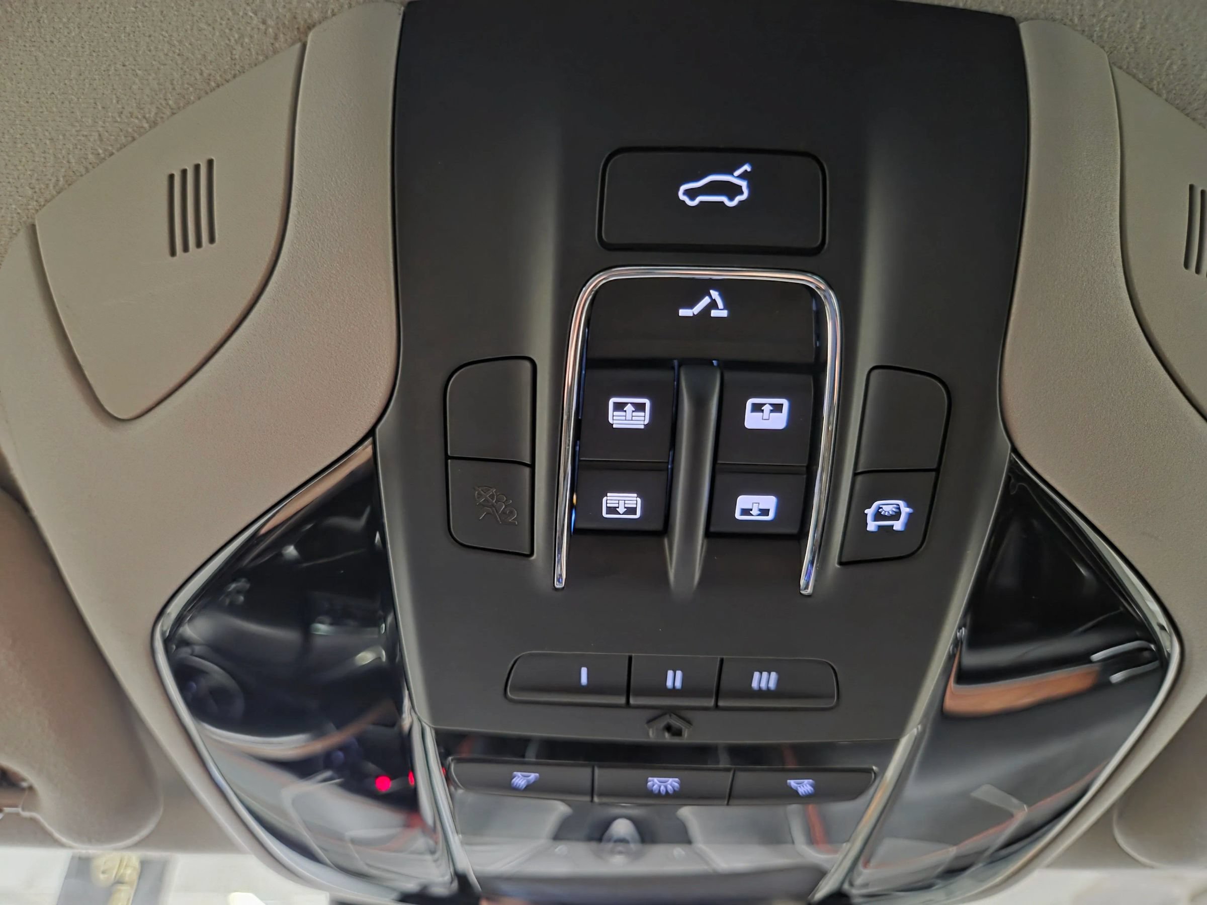 Used 2017 Maserati Levante AWD/4WD image 30