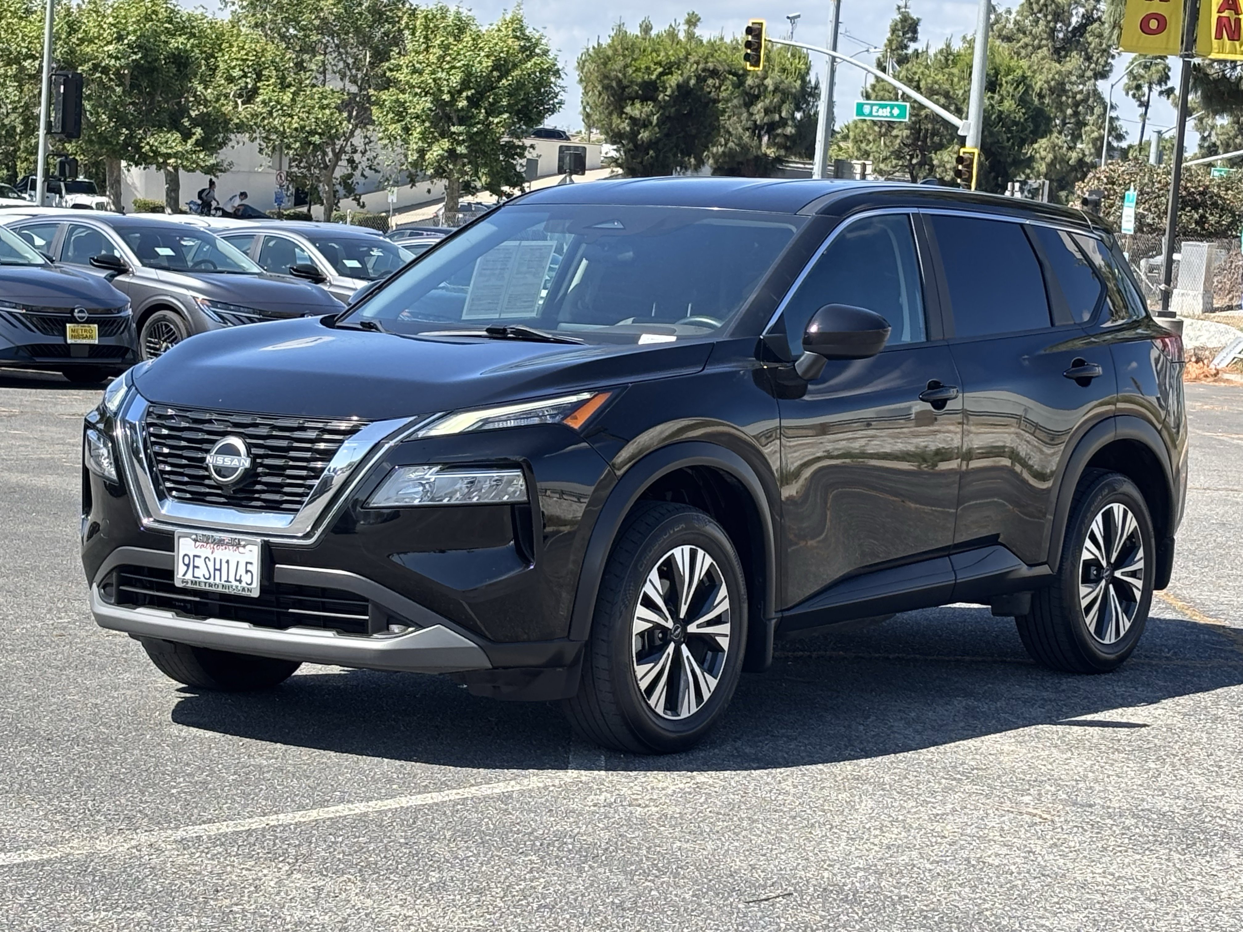 Used 2023 Nissan Rogue SV FWD image 7