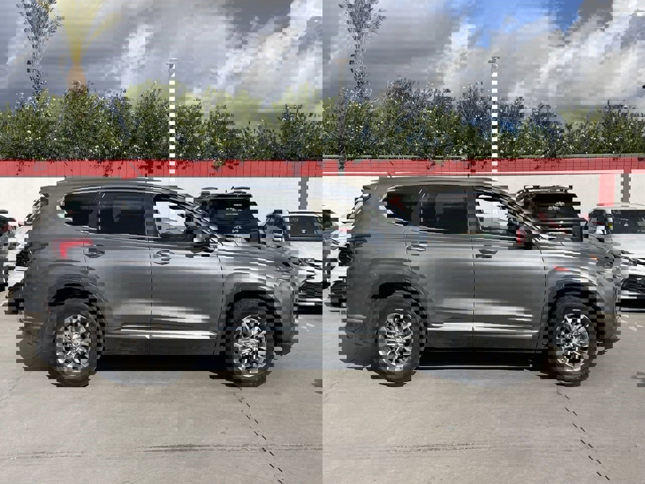 Used 2019 Hyundai Santa Fe SE image 3