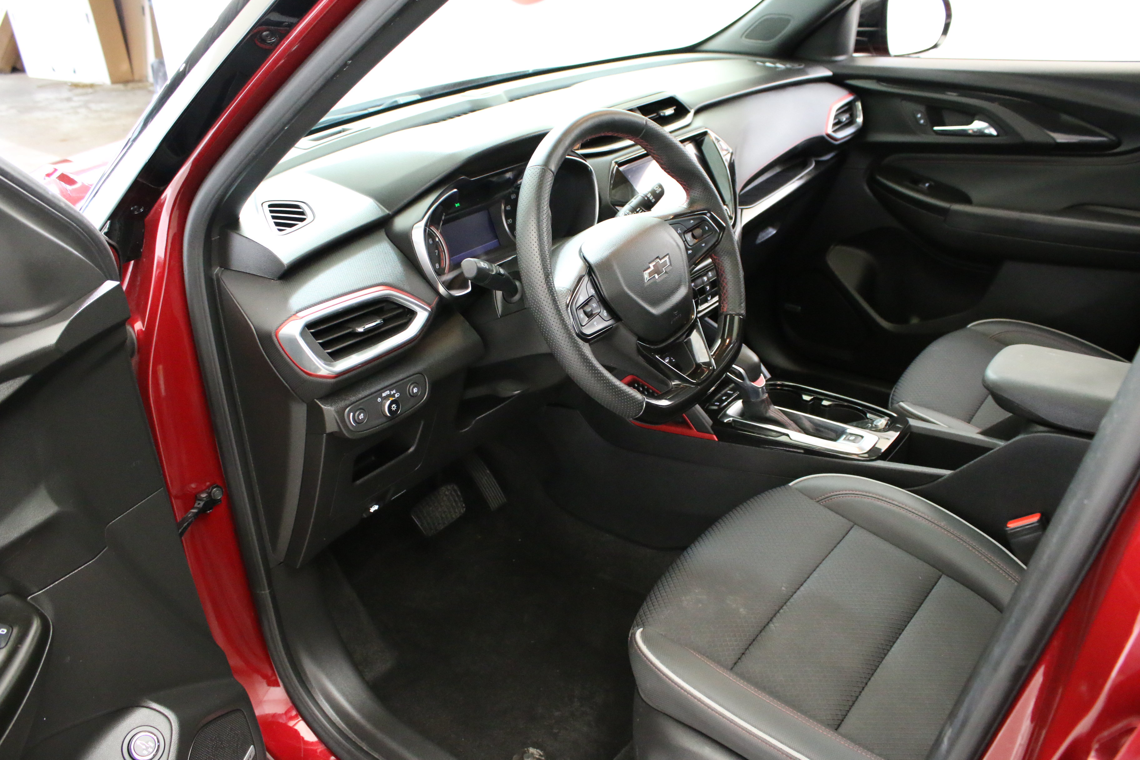 Certified 2023 Chevrolet TrailBlazer RS w/ Sun and Liftgate Package FWD image 23