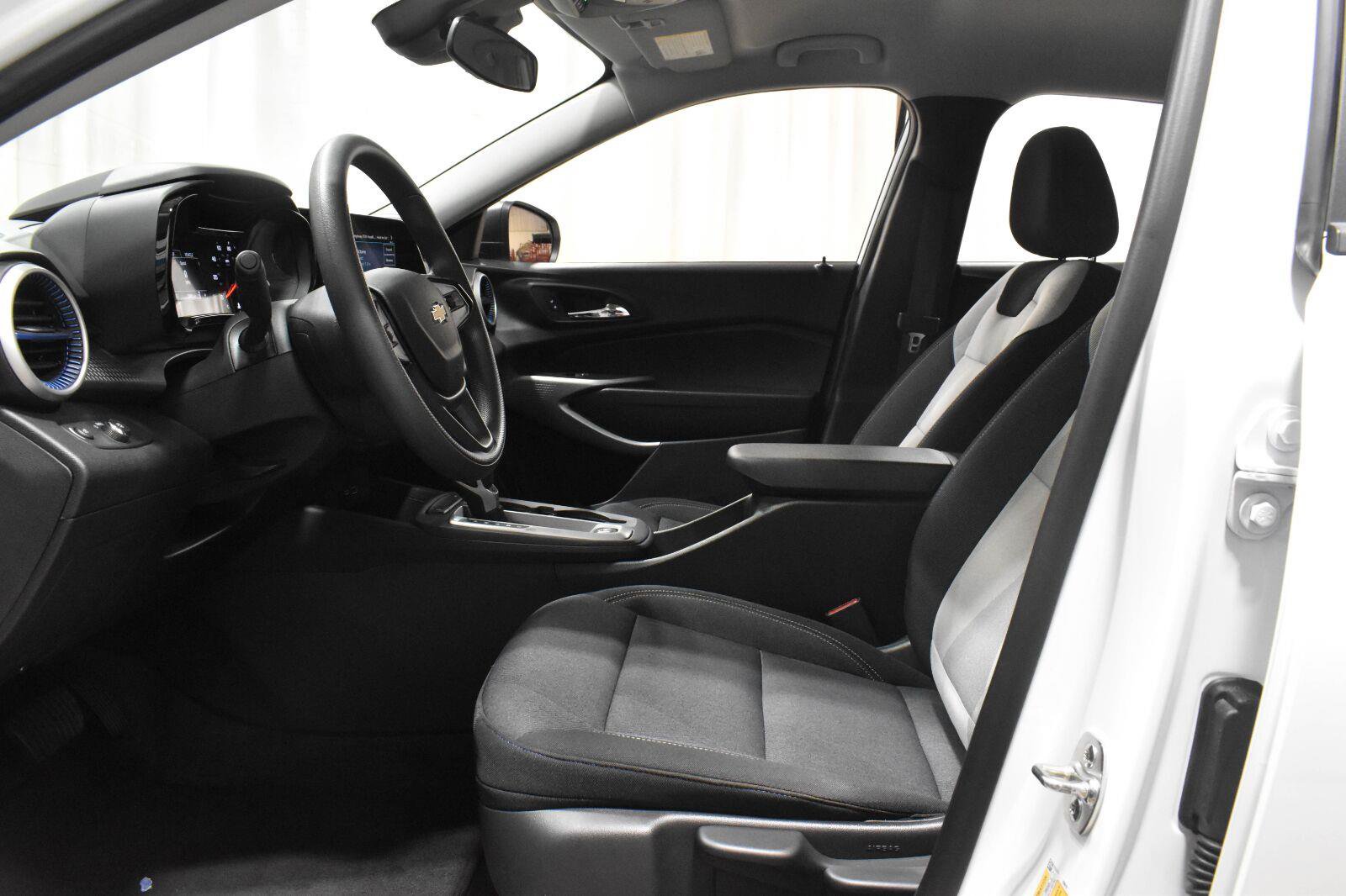 Used 2026 Chevrolet Trax LS w/ Driver Confidence Package FWD image 3