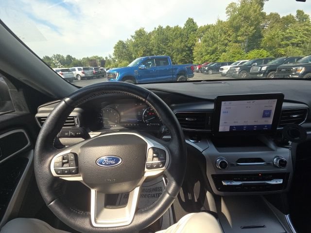 Used 2022 Ford Explorer XLT AWD/4WD image 11