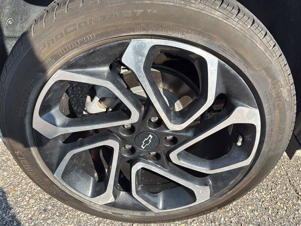 Used 2024 Chevrolet Trax RS w/ Sunroof Package FWD image 22