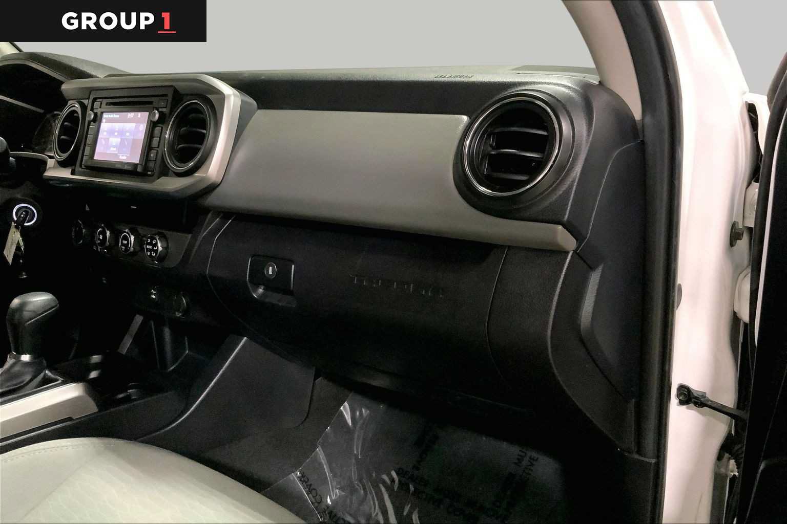 Certified 2017 Toyota Tacoma SR5 w/ Tow Package AWD/4WD image 19