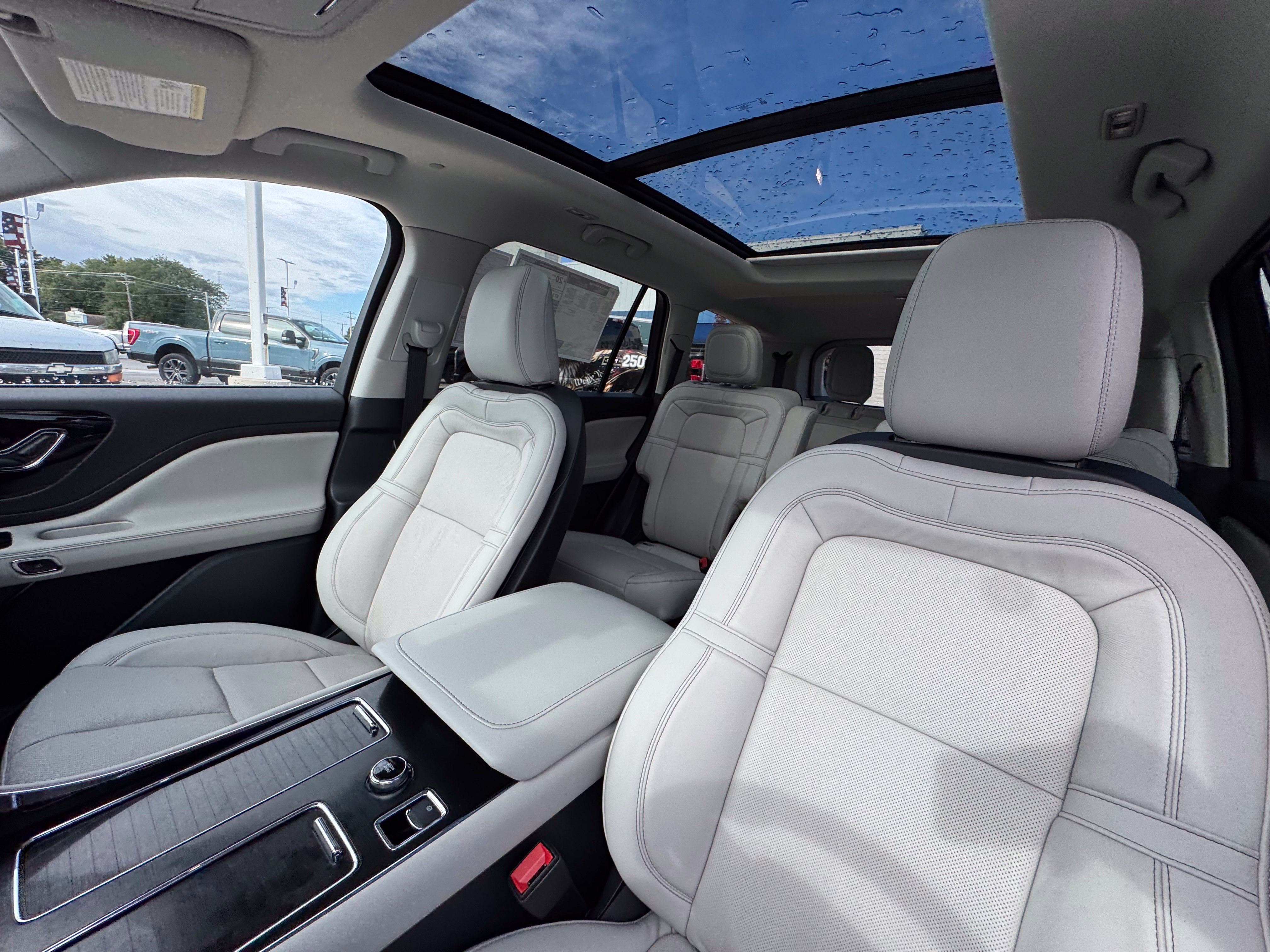 New 2026 Lincoln Aviator Reserve w/ Jet Appearance Package AWD/4WD image 30