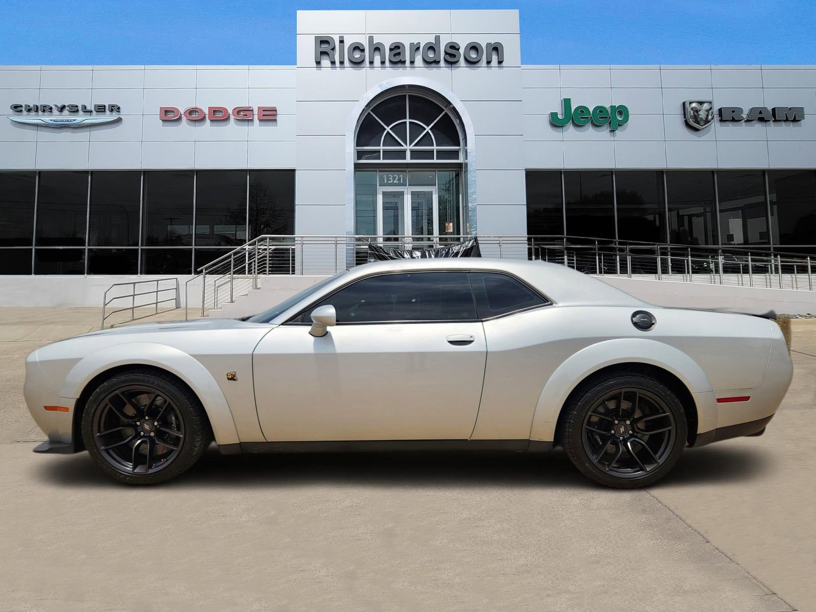 Used 2021 Dodge Challenger R/T Scat Pack RWD image 3