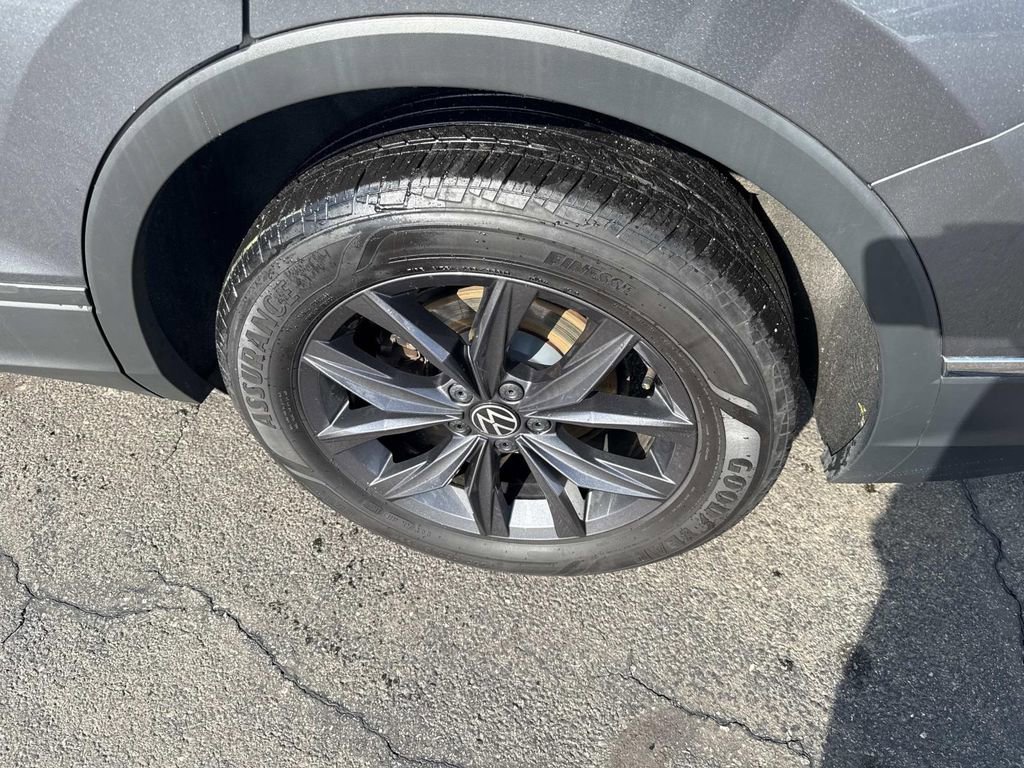 Used 2022 Volkswagen Tiguan SE image 14