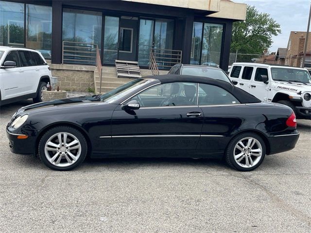 Used 2008 Mercedes-Benz CLK 350 Cabriolet w/ P1 Pkg image 3