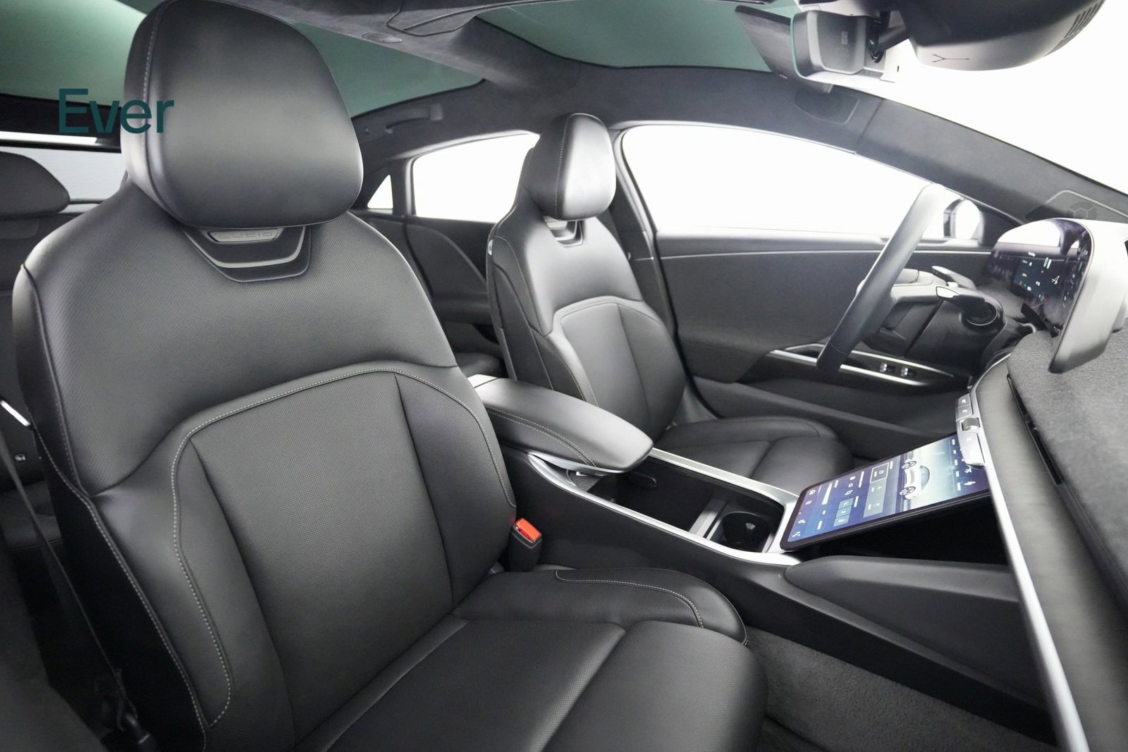 Used 2024 Lucid Air Touring image 8