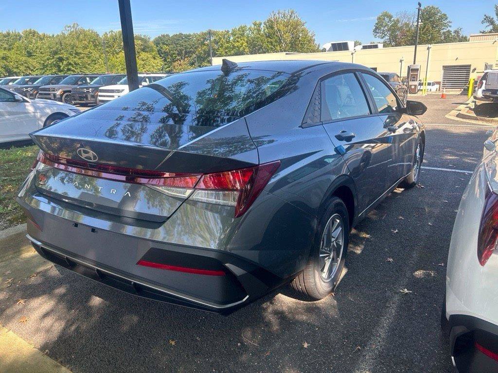 New 2026 Hyundai Elantra SE FWD image 7