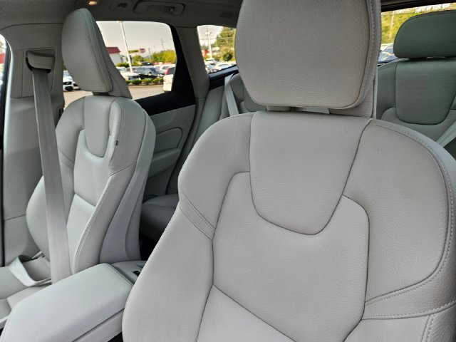 Certified 2024 Volvo XC60 T8 Plus w/ Protection Package Premier AWD/4WD image 18