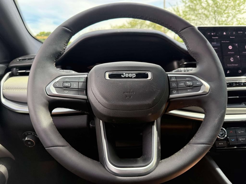 Used 2026 Jeep Compass Limited AWD/4WD image 18