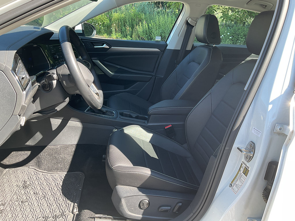 Used 2023 Volkswagen Jetta SE w/ Panoramic Sunroof Package FWD image 8
