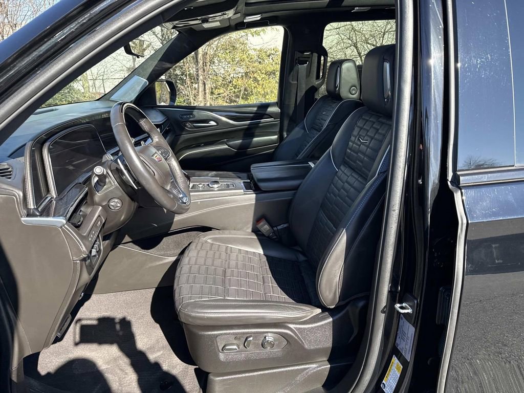 Certified 2023 Cadillac Escalade ESV V w/ LPO, ONYX Package image 14