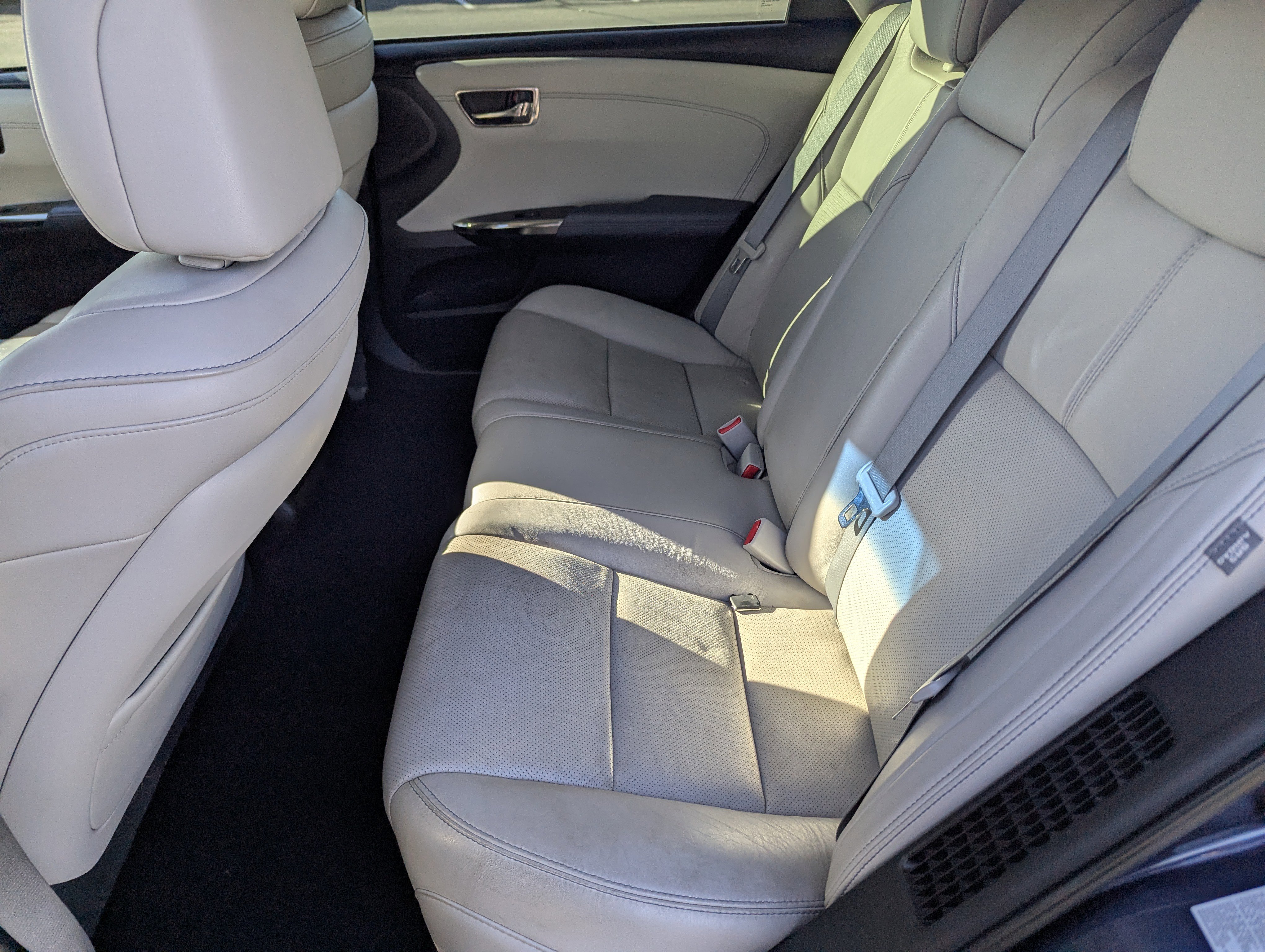 Used 2014 Toyota Avalon Limited image 8