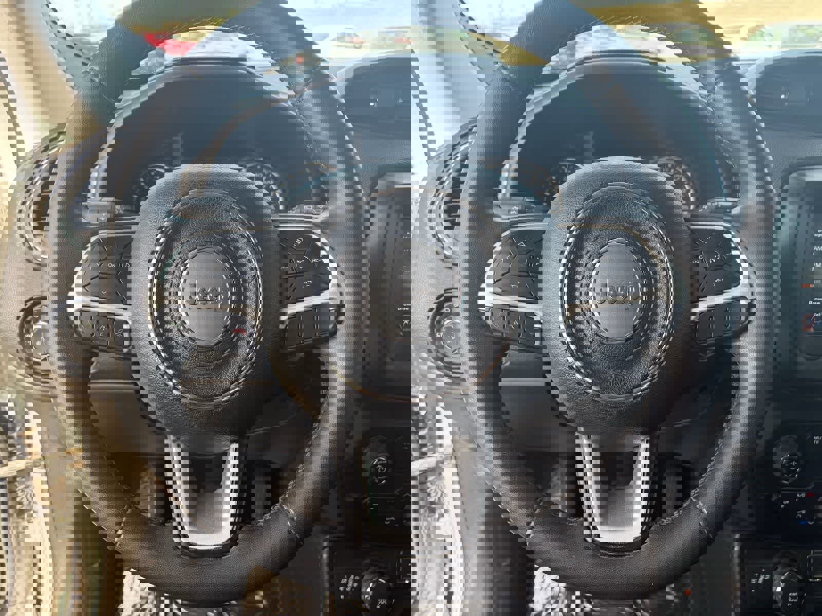 Used 2019 Jeep Renegade Latitude w/ Popular Equipment Group image 17