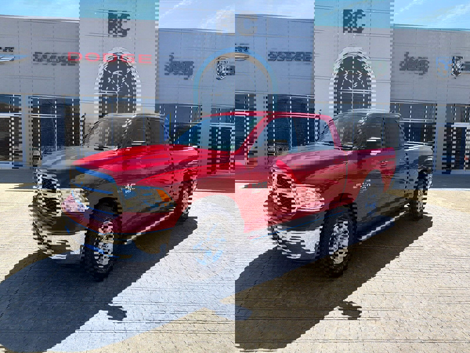 Used 2020 RAM 1500 Classic SLT w/ Luxury Group RWD image 4