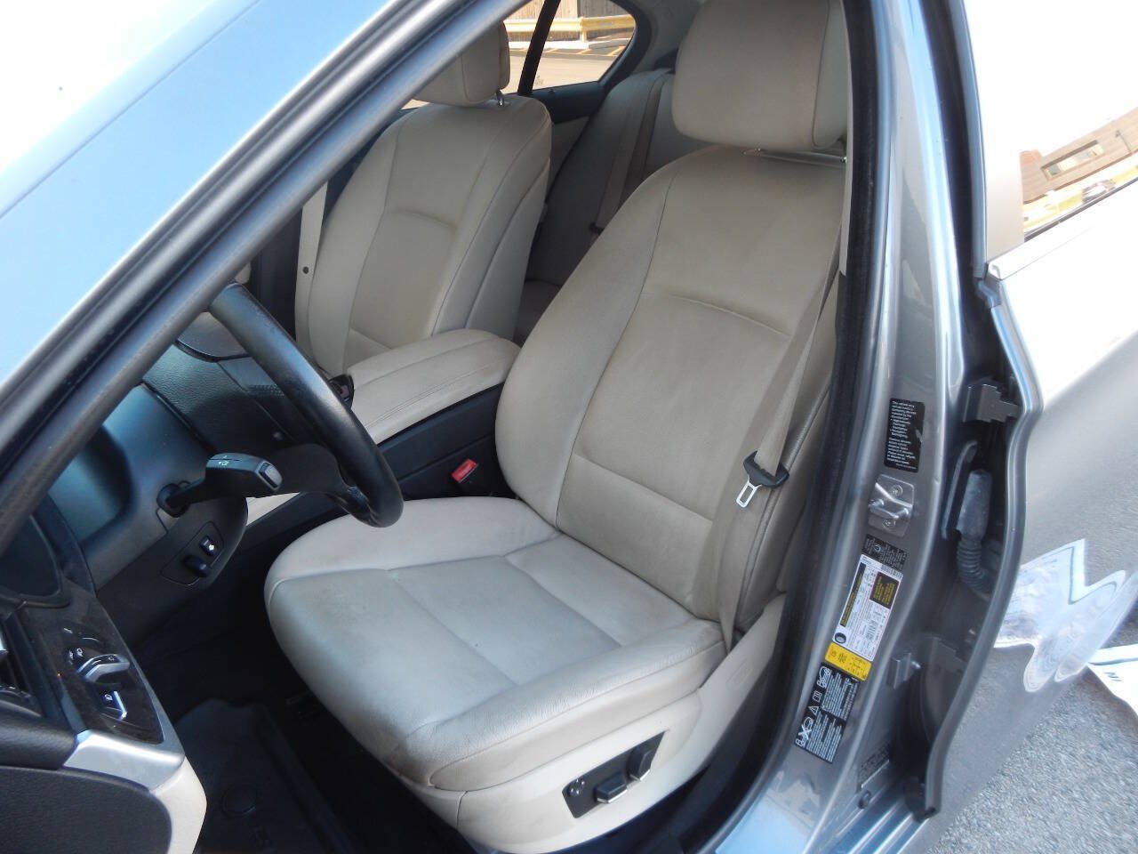 Used 2011 BMW 535i xDrive Sedan AWD/4WD image 28
